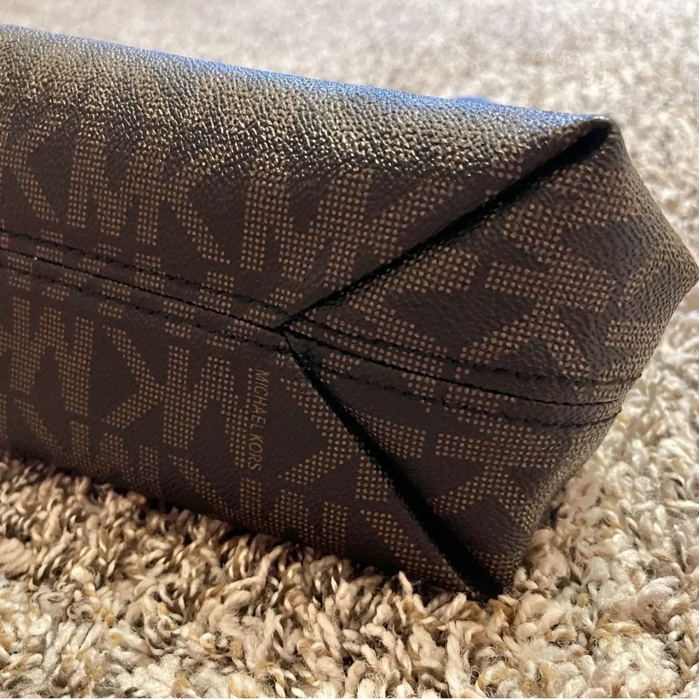 Michael Kors Jet Set Chain Tote Bag